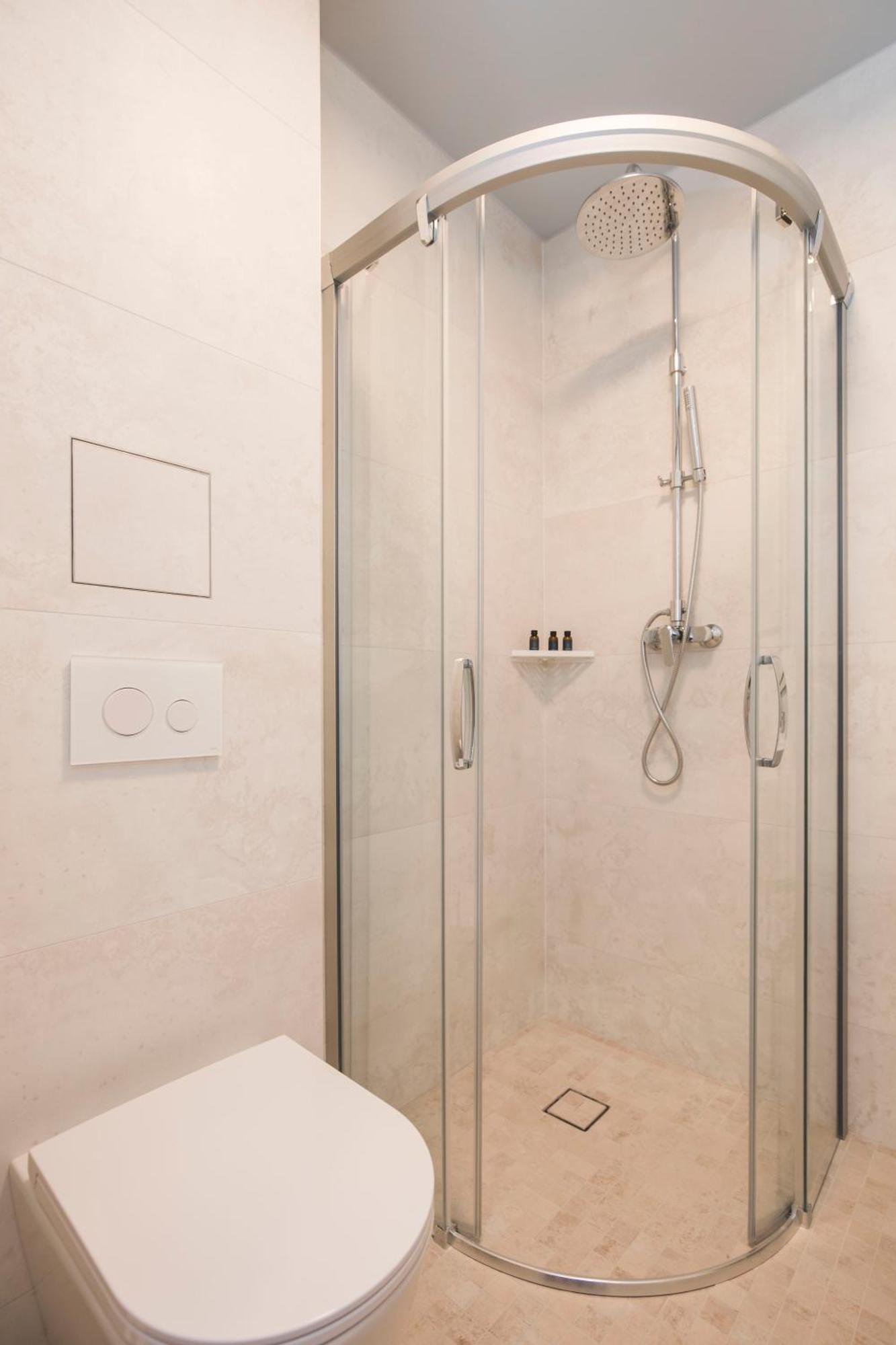 Roze Park Rooms Liepaja Ngoại thất bức ảnh